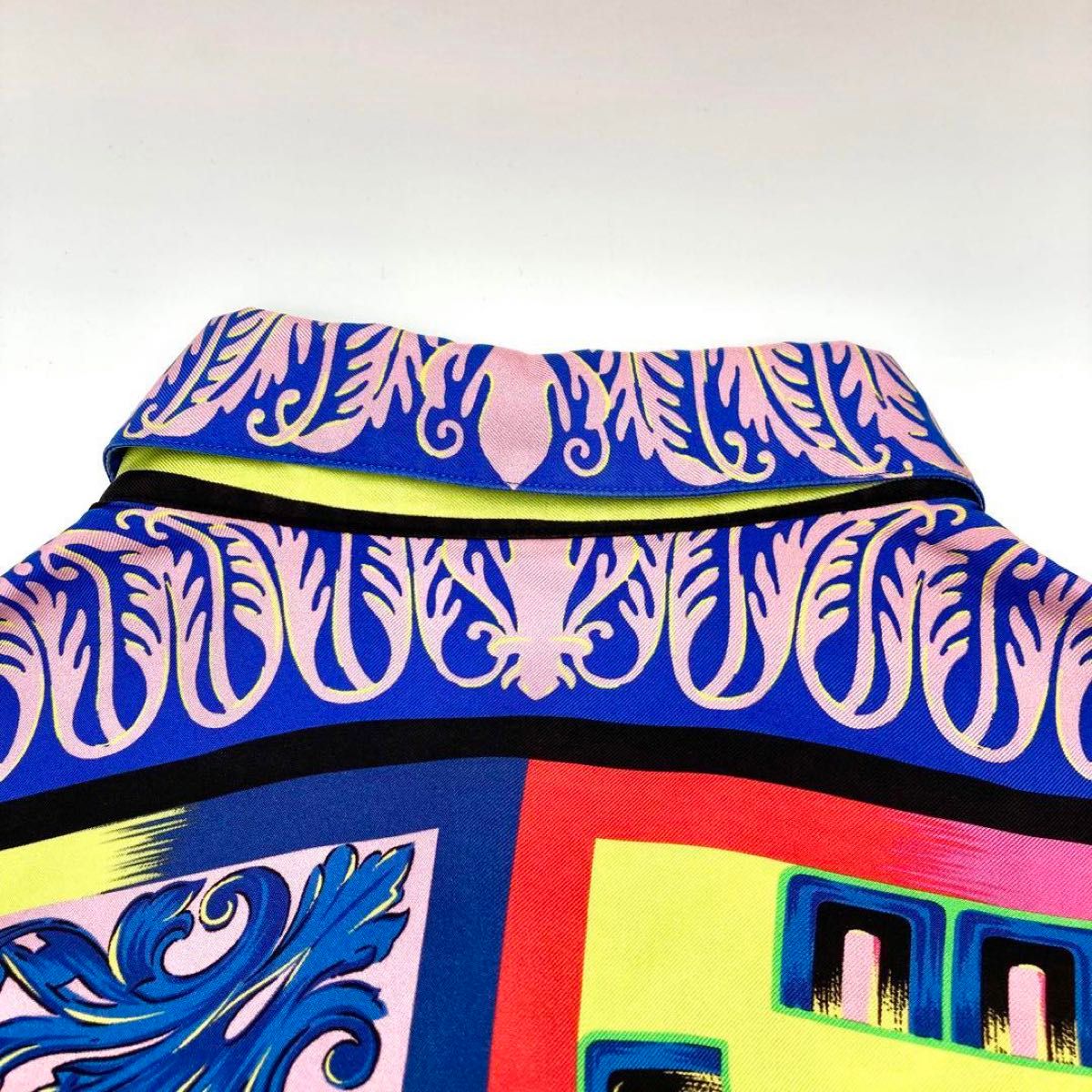激レア【極美品】VERSACE ヴェルサーチ シャツ 長袖 総柄 シルク 激レア【極美品】VERSACE ヴェルサーチ シャツ 長袖 総柄 シルク