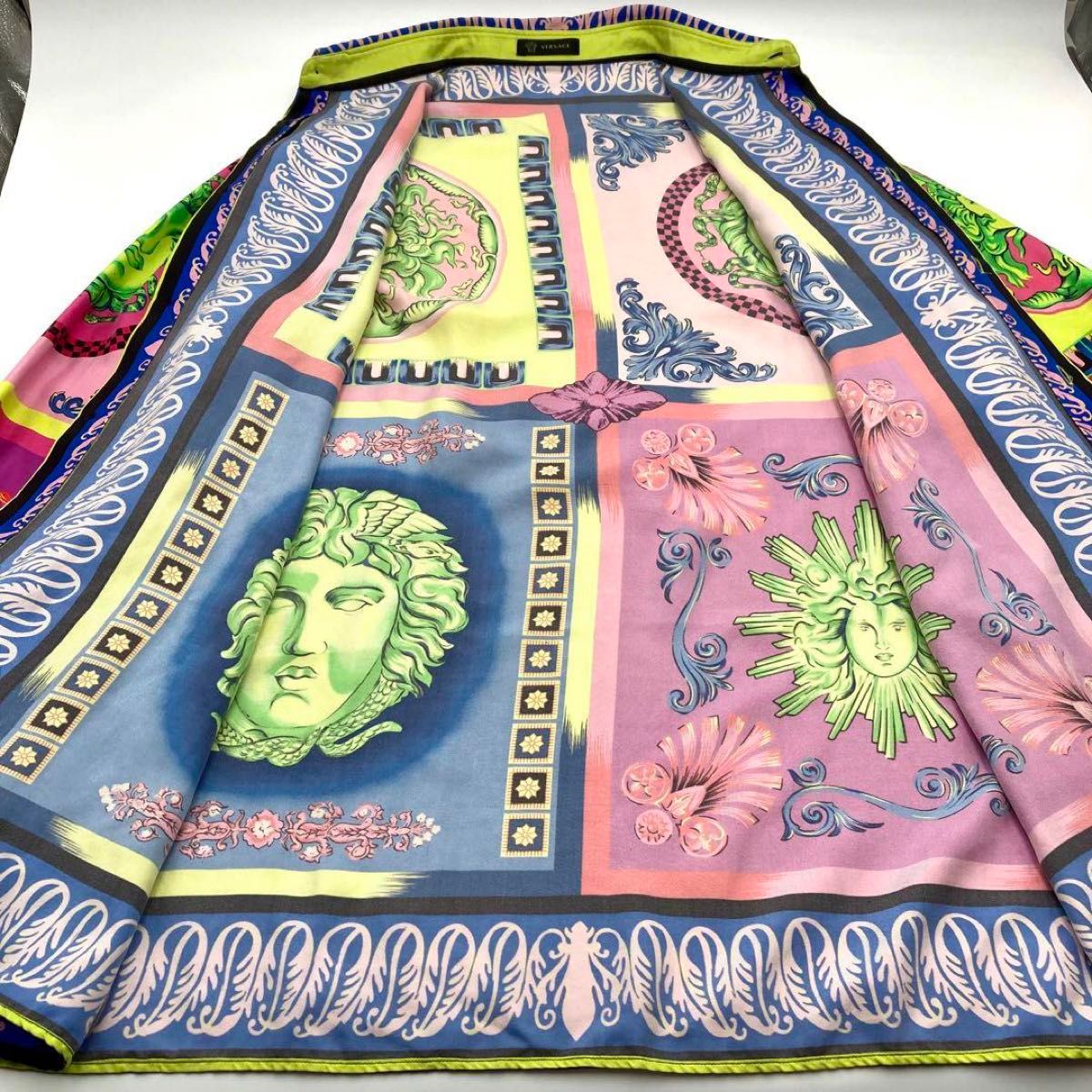 激レア【極美品】VERSACE ヴェルサーチ シャツ 長袖 総柄 シルク 激レア【極美品】VERSACE ヴェルサーチ シャツ 長袖 総柄 シルク