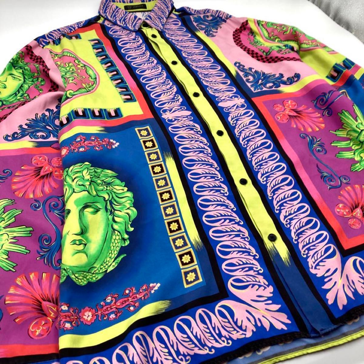 激レア【極美品】VERSACE ヴェルサーチ シャツ 長袖 総柄 シルク 激レア【極美品】VERSACE ヴェルサーチ シャツ 長袖 総柄 シルク