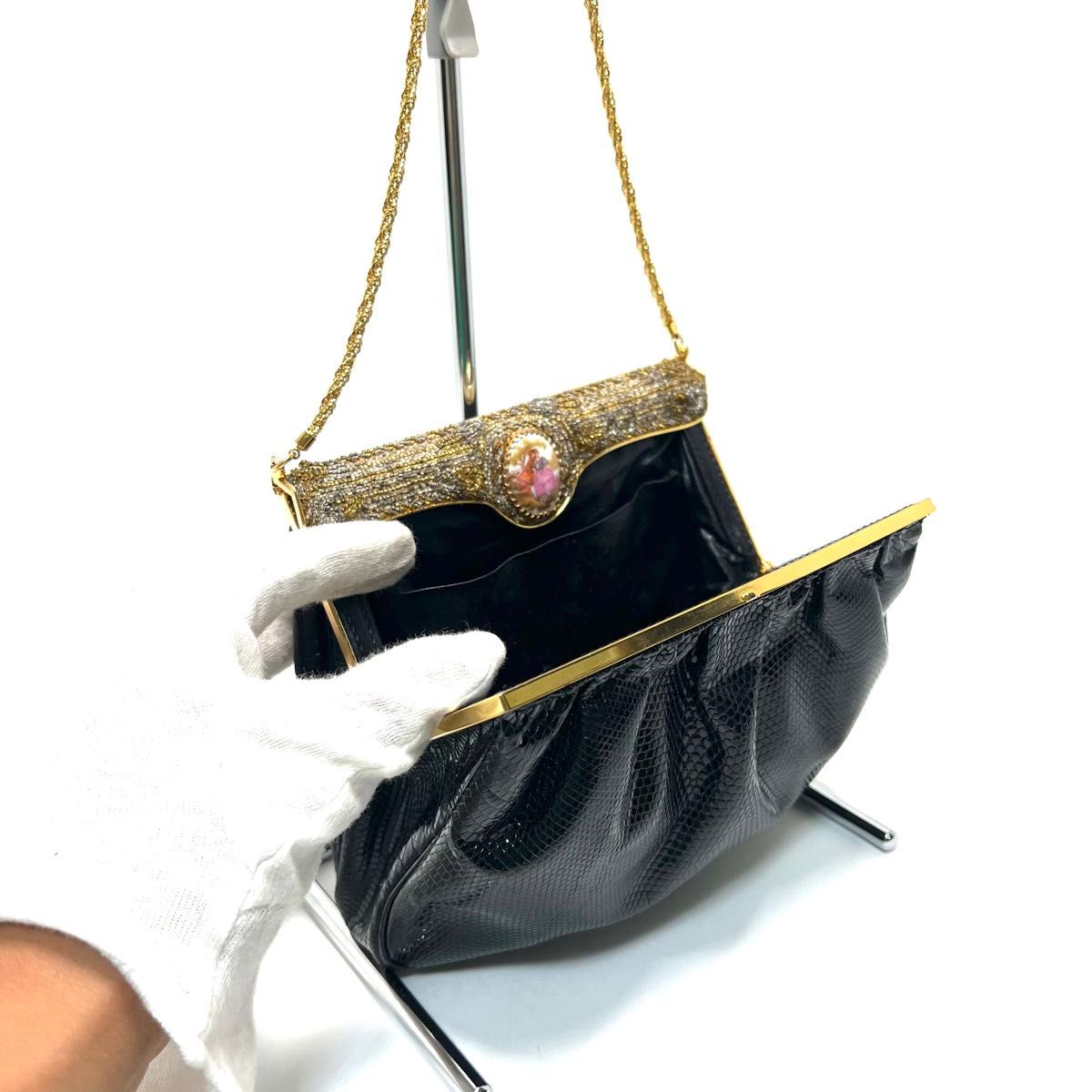 美品 CREATION VERITAS リザード 蜥蜴革 ビーズ刺繍 がま口 美品 CREATION VERITAS リザード 蜥蜴革 ビーズ刺繍 がま口
