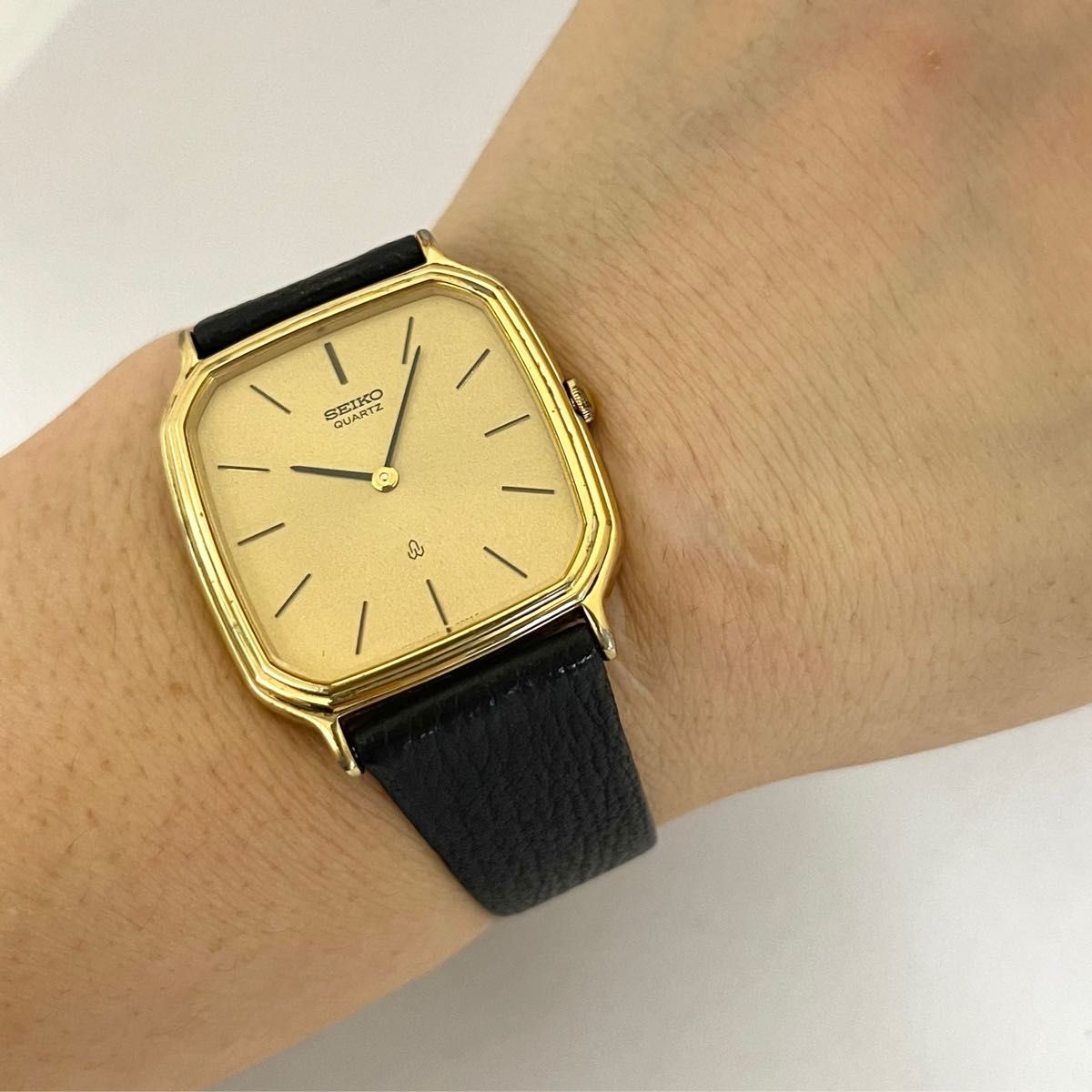 稼働 良品 SEIKO シャリオ ゴールド SGP 2針 黑針 1981年製 稼働 良品 SEIKO シャリオ ゴールド SGP 2針 黑針 1981年製