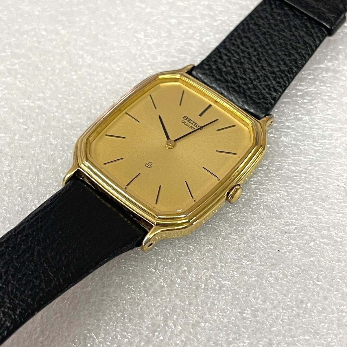 稼働 良品 SEIKO シャリオ ゴールド SGP 2針 黑針 1981年製 稼働 良品 SEIKO シャリオ ゴールド SGP 2針 黑針 1981年製