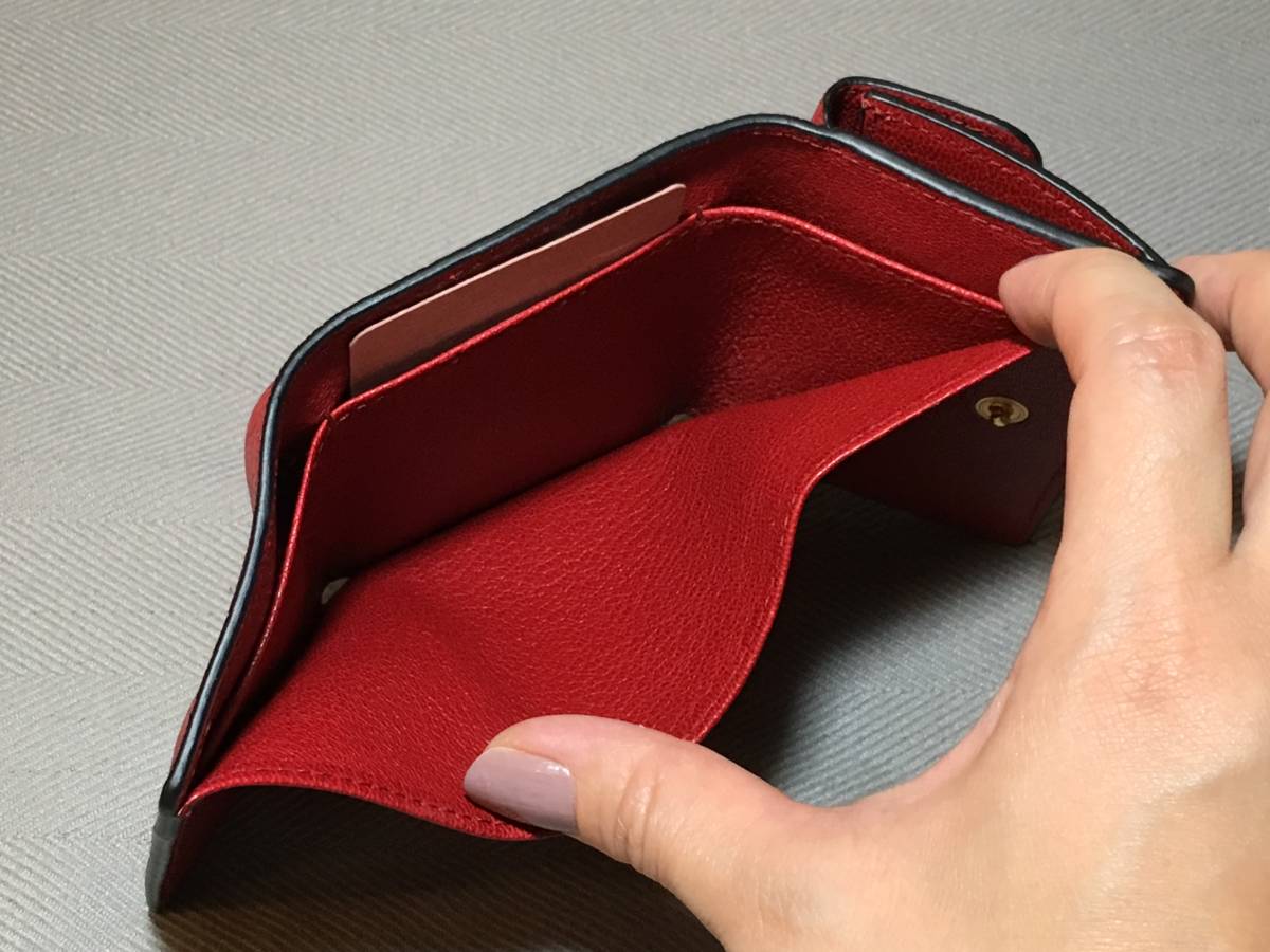 新品 ミュウミュウ レザー 三つ折り ミニ 財布 赤 レッド マドラス