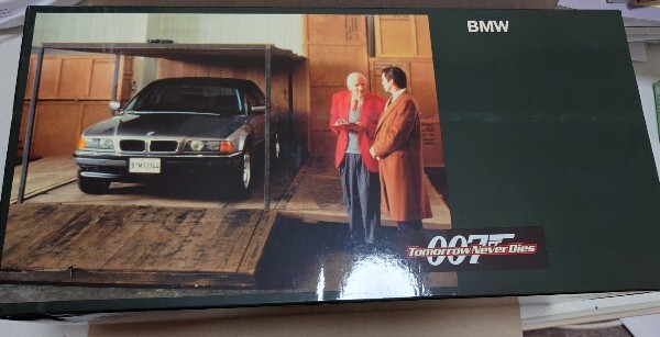 ミニチャンプス1/24 BMW750iL 007 ボンドカー ミニチャンプス1/24 BMW750iL 007 ボンドカー