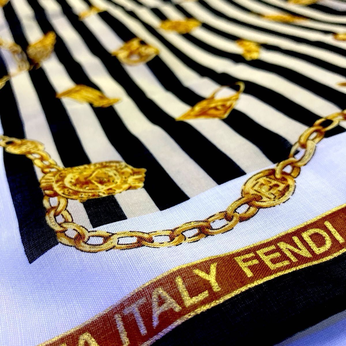FENDI ハンカチ2枚セット 時計 パンプス バック 香水 ペカン FENDI ハンカチ2枚セット 時計 パンプス バック 香水 ペカン