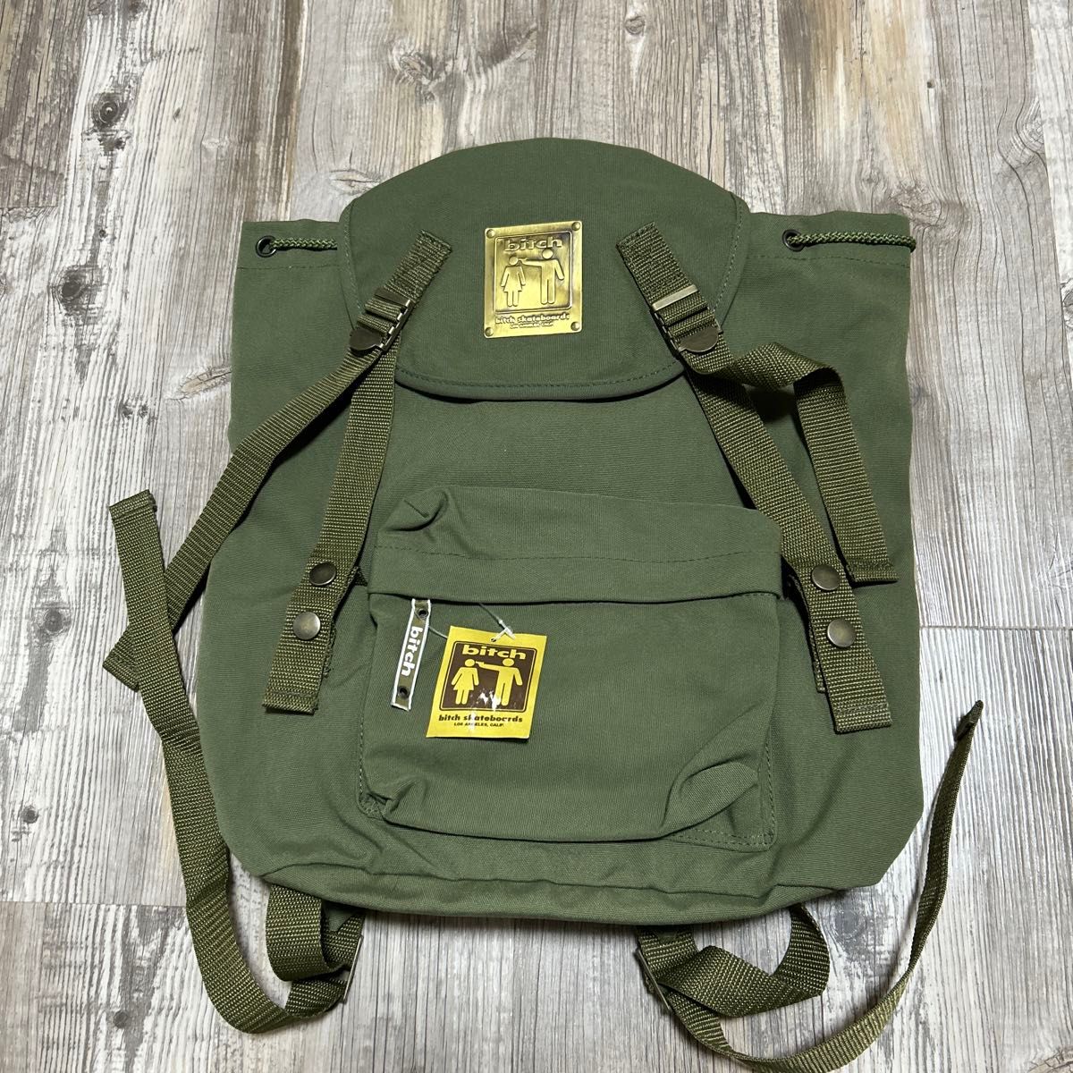 bitch ビッチ スケーターリュック カラー/カーキ 新品未使用 bitch ビッチ スケーターリュック カラー/カーキ 新品未使用