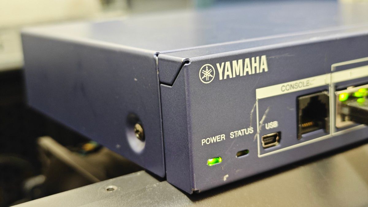 ⑧ 中古美品 YAMAHA RTX830 初期化完了 最新Rev 15 02 30 ギガ ⑧ 中古美品 YAMAHA RTX830 初期化完了 最新Rev 15 02 30 ギガ