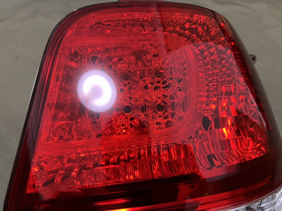 極美品 破損無し カローラアクシオ テールランプ テールレンズ 極美品 破損無し カローラアクシオ テールランプ テールレンズ