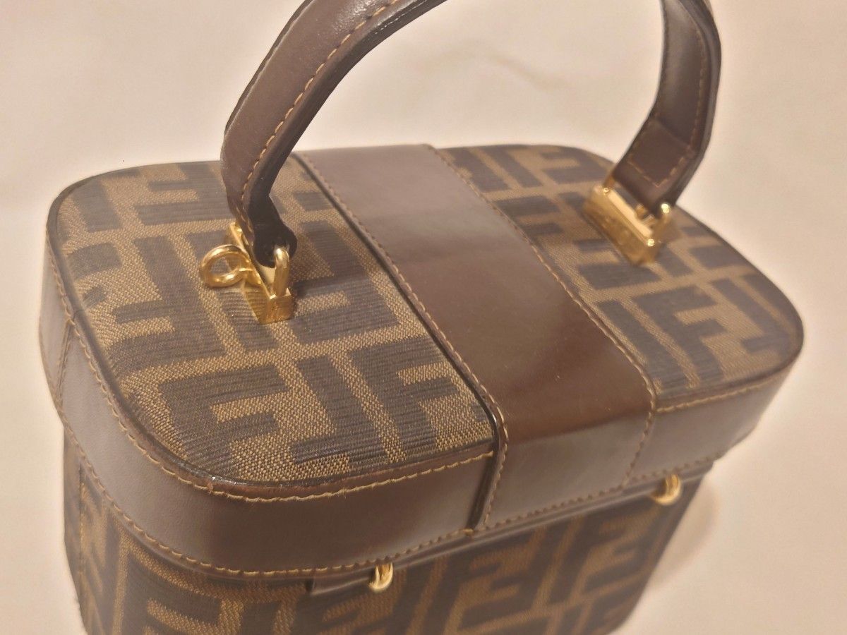 美品 FENDI フェンディ ズッカ バニティ ハンドバッグ 美品 FENDI フェンディ ズッカ バニティ ハンドバッグ