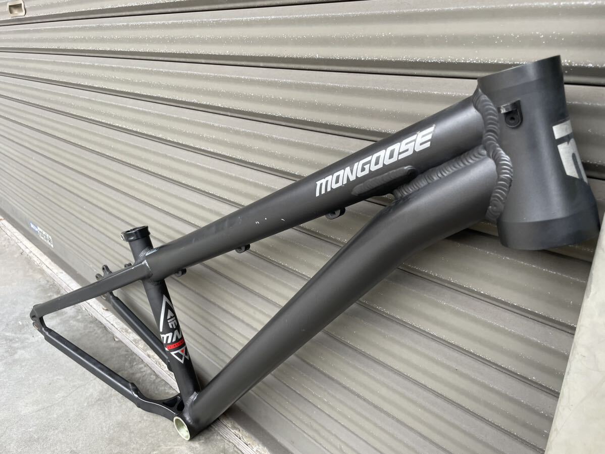 Bibian 比比昂- MONGOOSE FIREBALL MOTO ダートジャンプバイク Bibian 比比昂- MONGOOSE FIREBALL MOTO ダートジャンプバイク