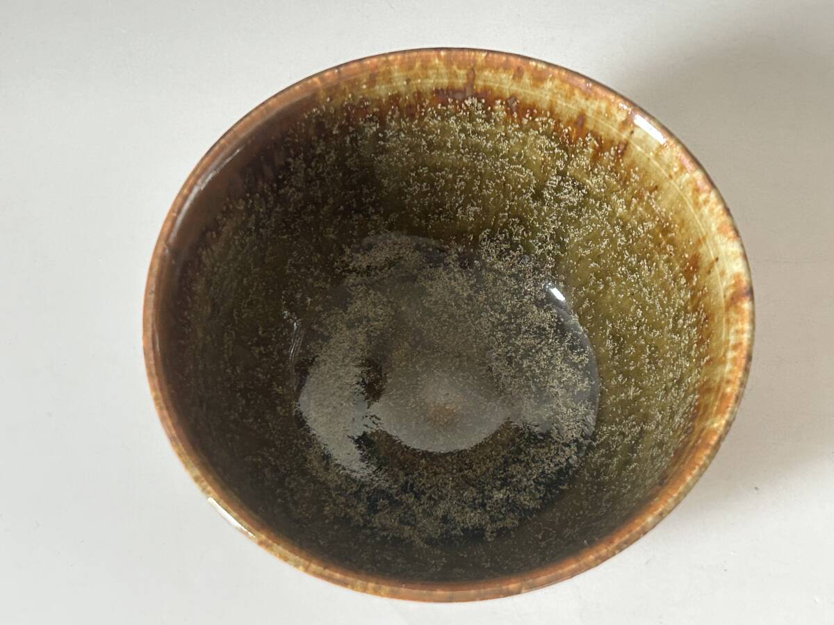鬼丸碧山 高取茶碗 「春空」 | 表千家十三代 即中斎 花押 鬼丸碧山 高取茶碗 「春空」 | 表千家十三代 即中斎 花押