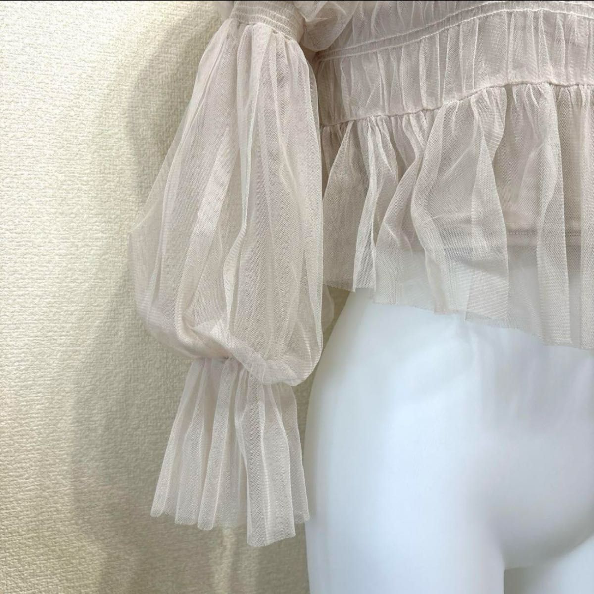 美品SNIDEL Sustainableチュールクロップドブラウス アイボリー 美品SNIDEL Sustainableチュールクロップドブラウス アイボリー