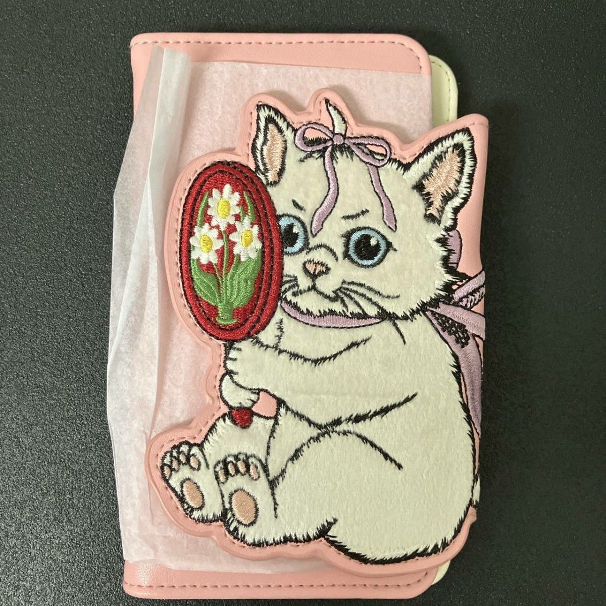 未使用 ヒグチユウコ 刺繍 ディズニー コラボ スマートフォン 未使用 ヒグチユウコ 刺繍 ディズニー コラボ スマートフォン