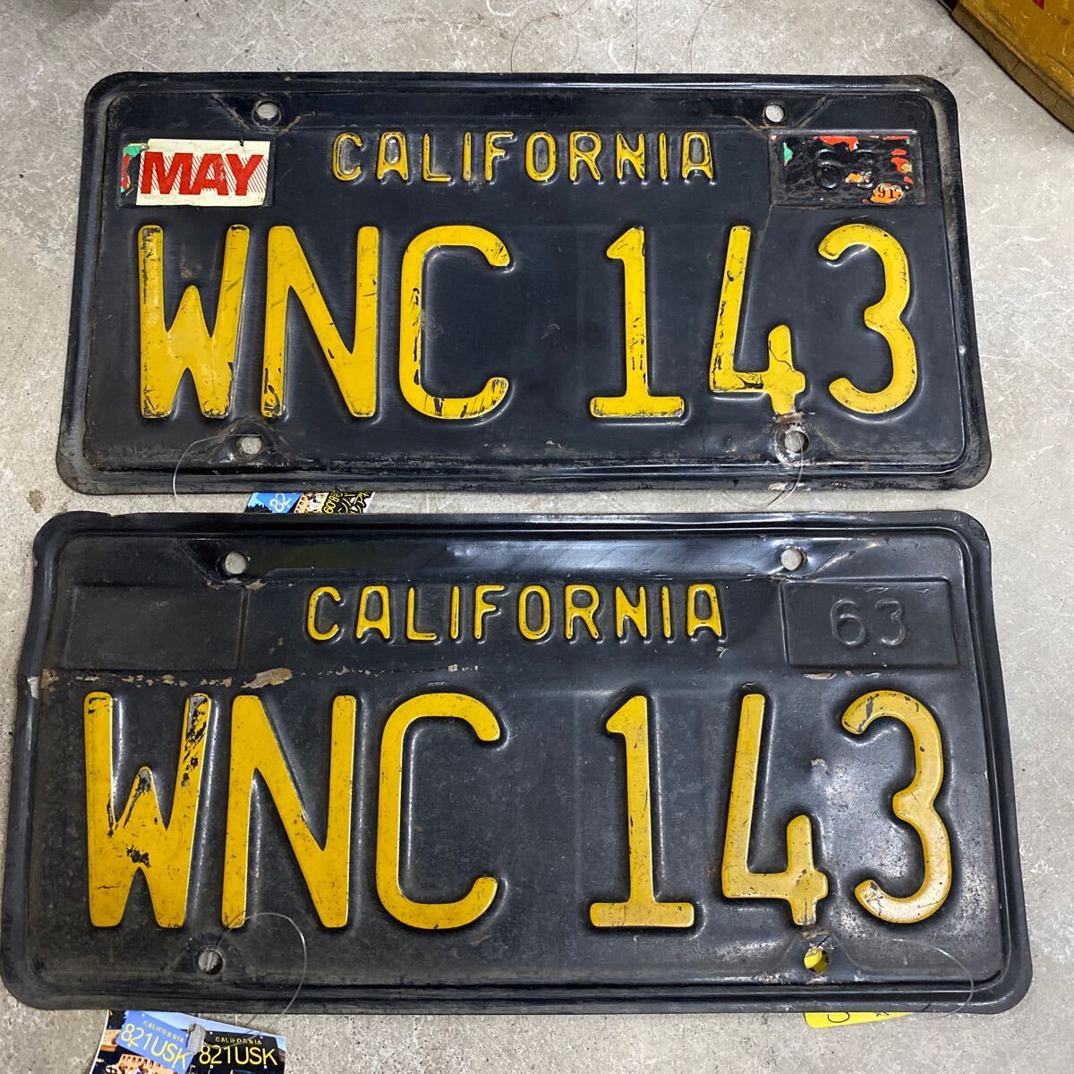 アメリカナンバー 本物 当時物 ヴィンテージ USA CALIFORNIA ナンバープレート 超レア物ブラックナンバー 2枚セット WNC 143 その他