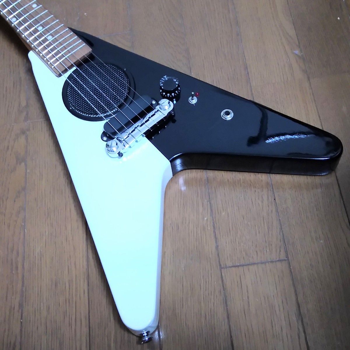 K GARAGE JUNIOR スピーカー内蔵 フライングVタイプ エレキ K GARAGE JUNIOR スピーカー内蔵 フライングVタイプ エレキ