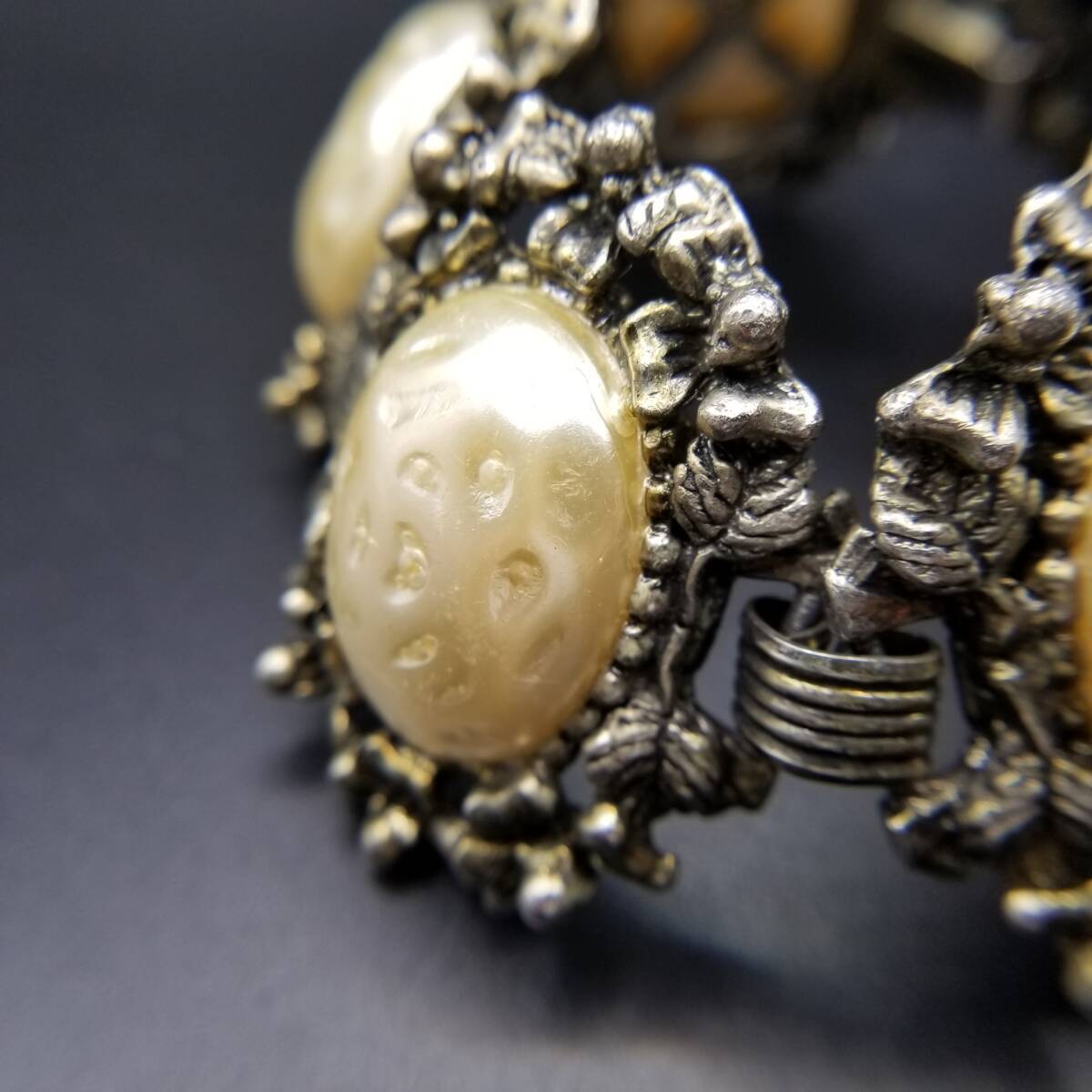 Selro Selini 大粒 バロックパール フローラル ヴィンテージ Selro Selini 大粒 バロックパール フローラル ヴィンテージ