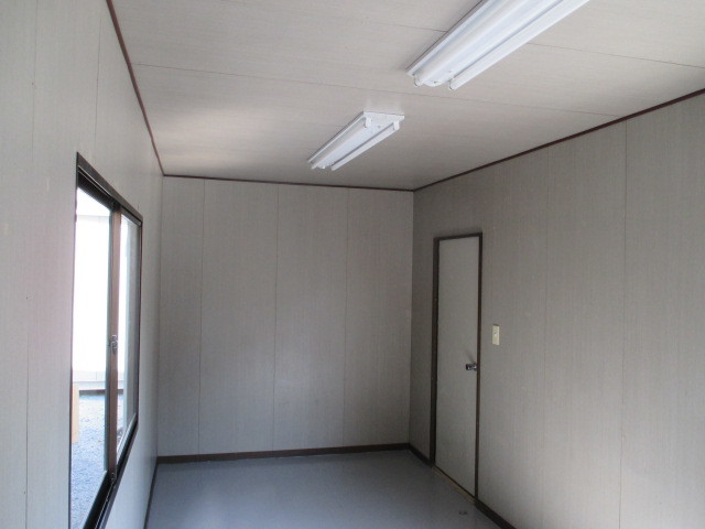 [ from Shiga ] super house container storage room unit house 4 tsubo used temporary prefab storage warehouse office work place 8 tatami car shop size 5450×2300×2670