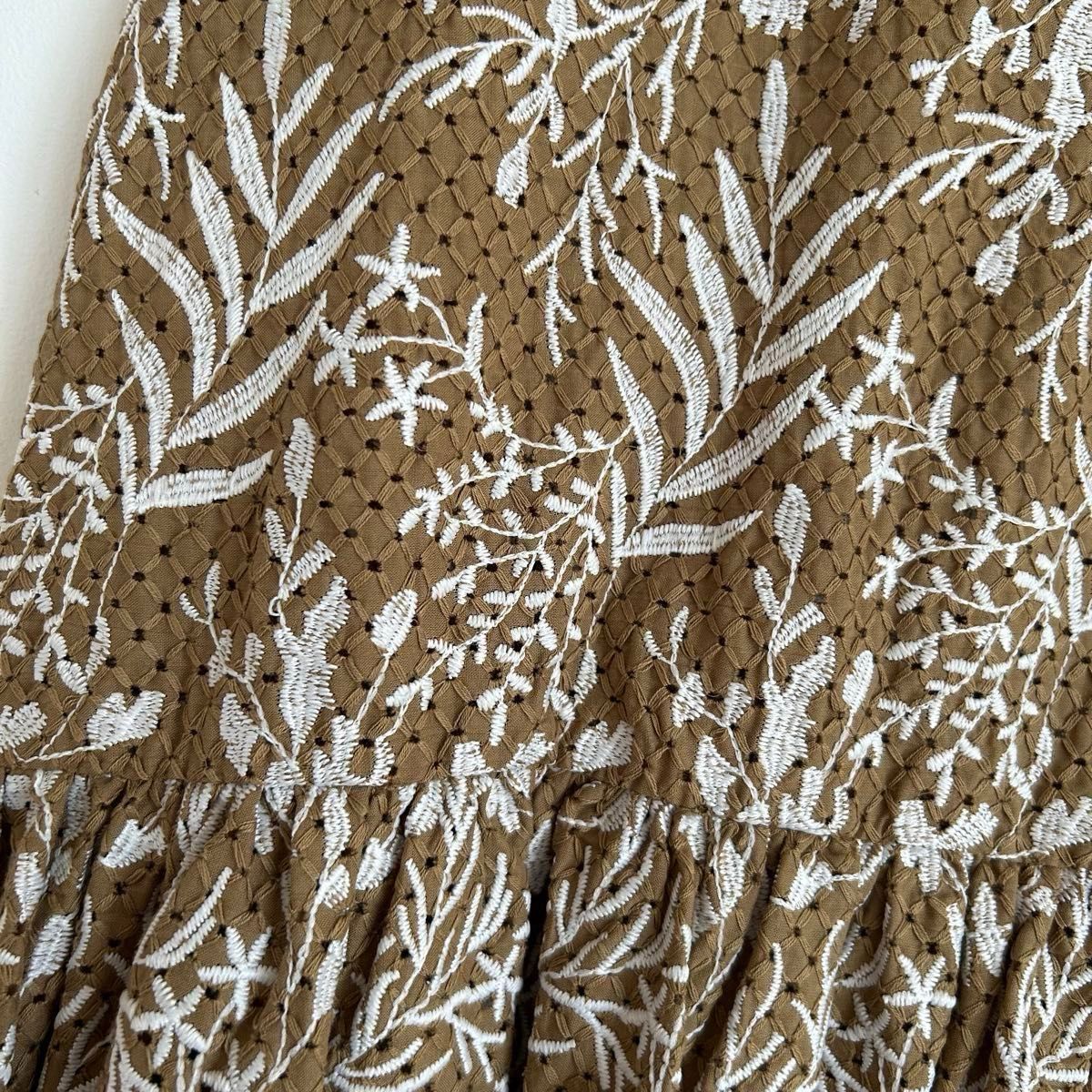 新品 ZARA ザラ コットンレース ボタニカル刺繍 花柄刺繍 新品 ZARA ザラ コットンレース ボタニカル刺繍 花柄刺繍