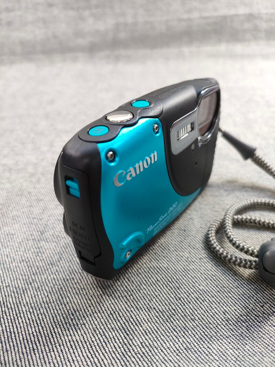 中古 Canon PowerShot D20 デジタルカメラ 充電器付き キャノン Canon PowerShot D20 デジタルカメラ 充電器付き
