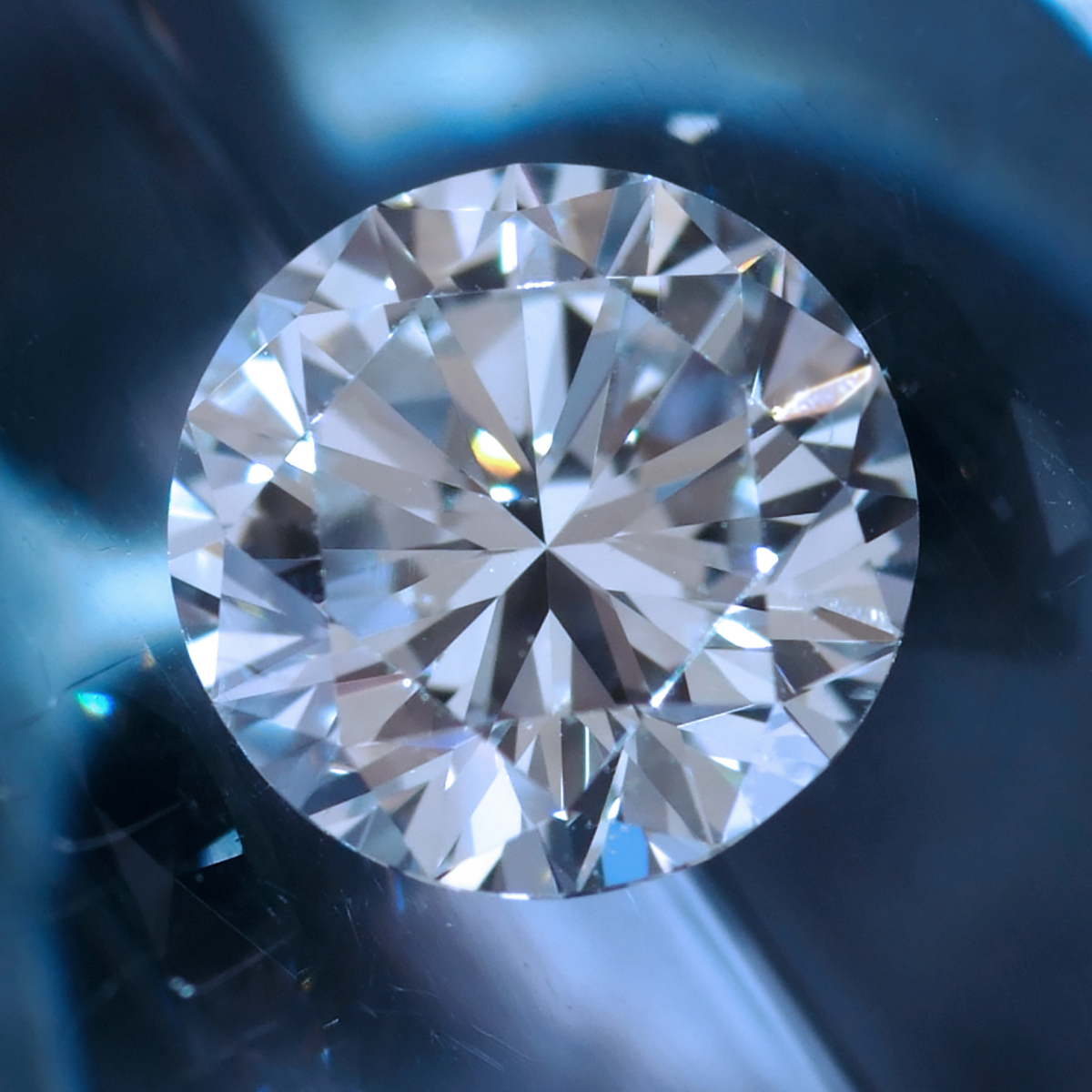Природные бриллианты купить. Алмаз минерал. Алмаз неограненный камень.