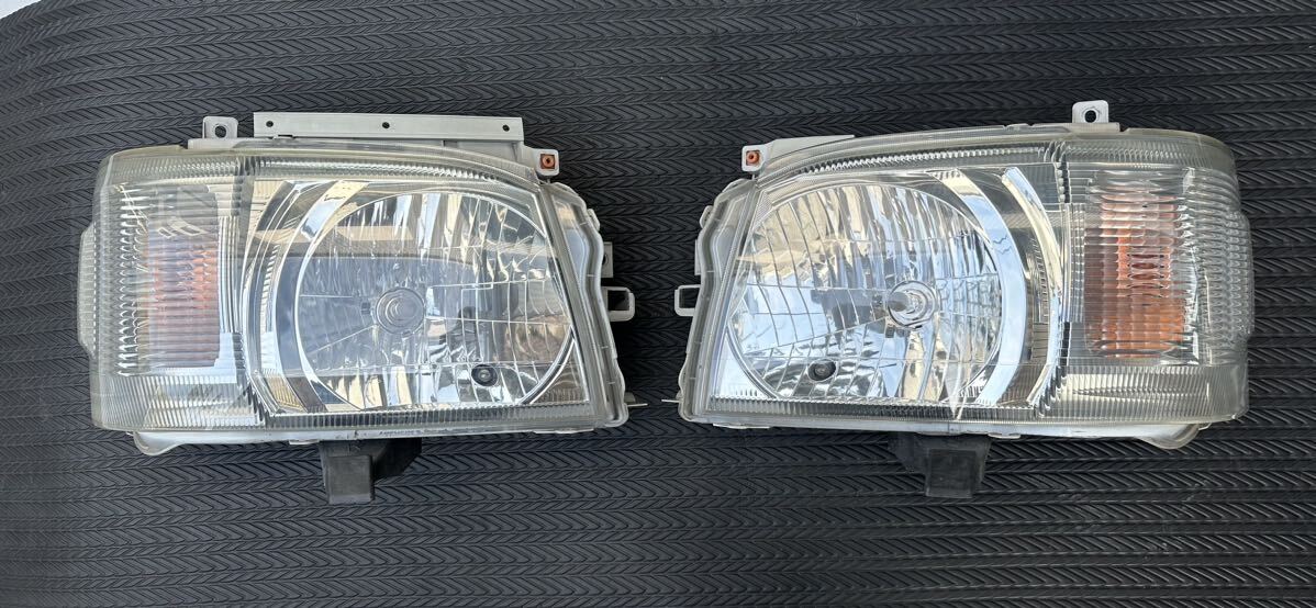 田*う様 ハイエース200系 純正ヘッドライト 2個セット KOITO 26-1 200系ハイエース 2型純正 ヘッドライト左右セット26-117
