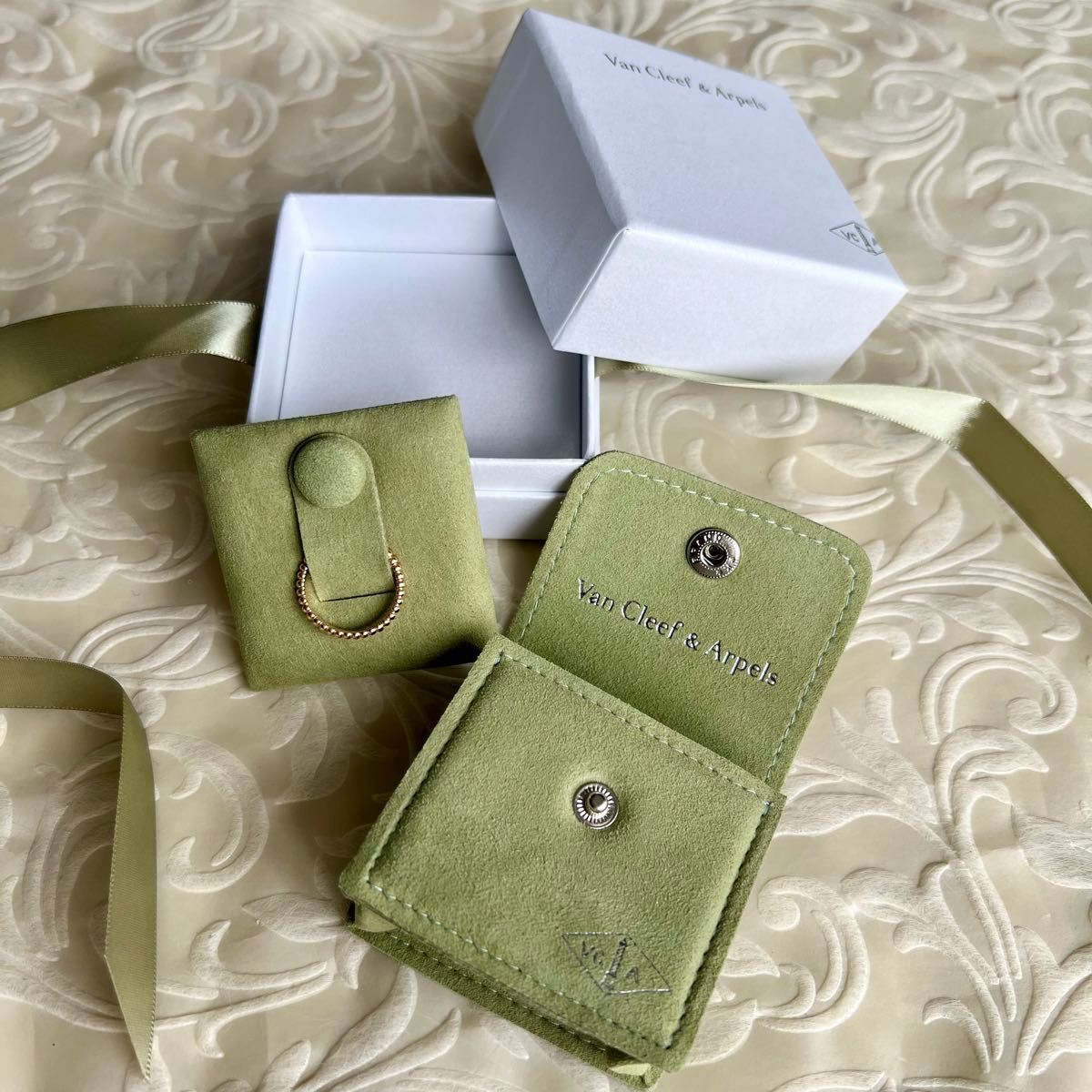 Van Cleef & Arpels ヴァンクリーフ&アーペル ケース 箱 リング Van Cleef & Arpels ヴァンクリーフ&アーペル ケース 箱 リング