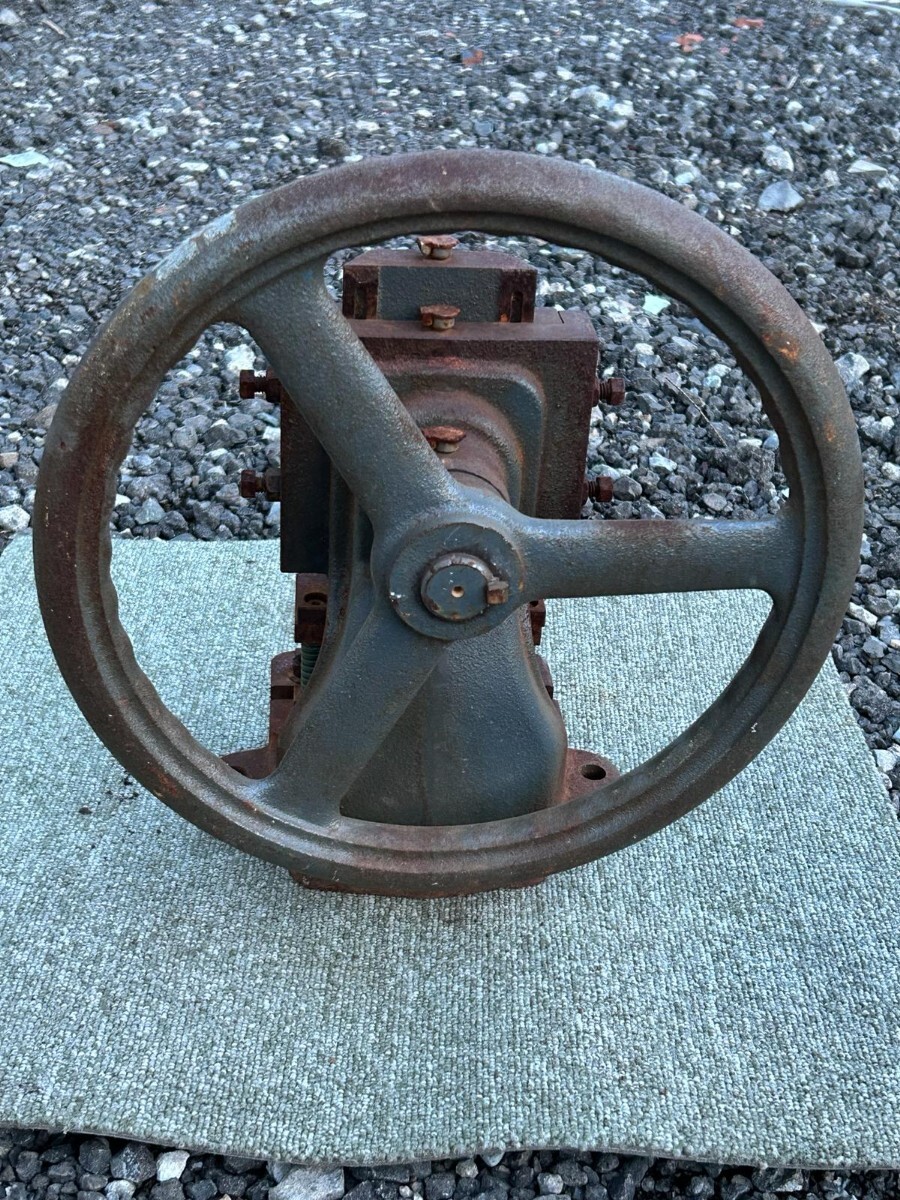 TRADE MARK 株式会社 岡本工機　プレス　NO 8 ハンドプレイス