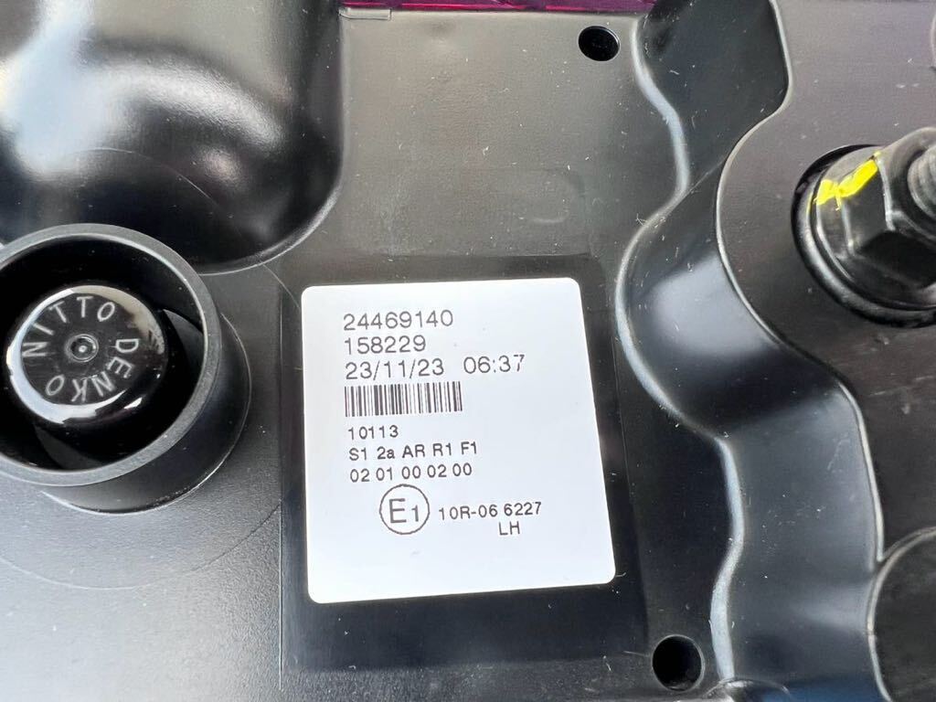 領収書発行可 新車外しUD クオン 純正 LED テールランプ テール 領収書発行可 新車外しUD クオン 純正 LED テールランプ テール