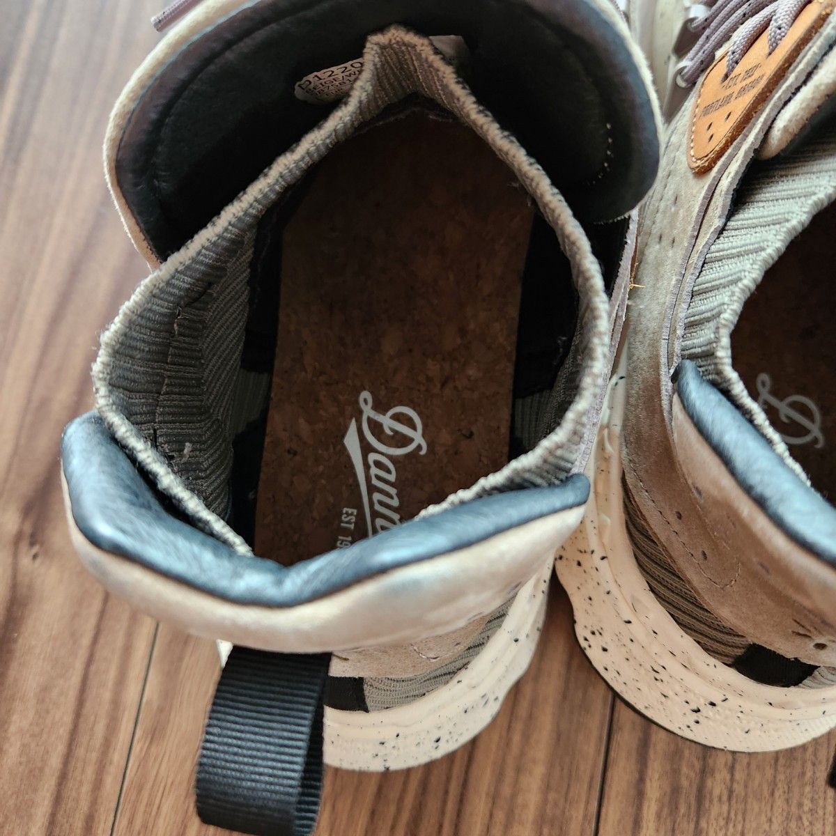 DANNER (ダナー) X フラワーマウンテン コラボ スニーカー DANNER (ダナー) X フラワーマウンテン コラボ スニーカー