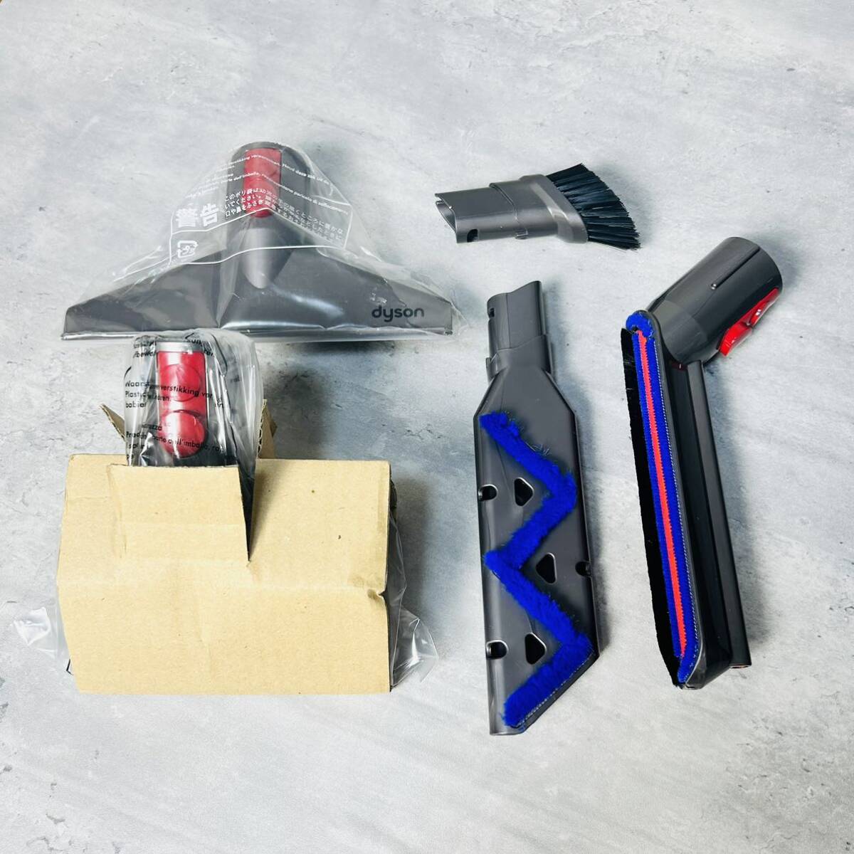 美品 ダイソン 掃除機 CY29 V4 デジタルアブソリュート 付属品 美品 ダイソン 掃除機 CY29 V4 デジタルアブソリュート 付属品