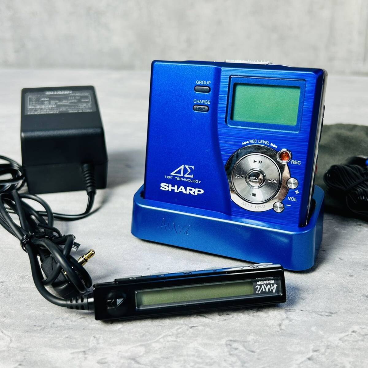 動作品 シャープ Auvi MD-DR77 ポータブルMDプレーヤー 動作品 シャープ Auvi MD-DR77 ポータブルMDプレーヤー