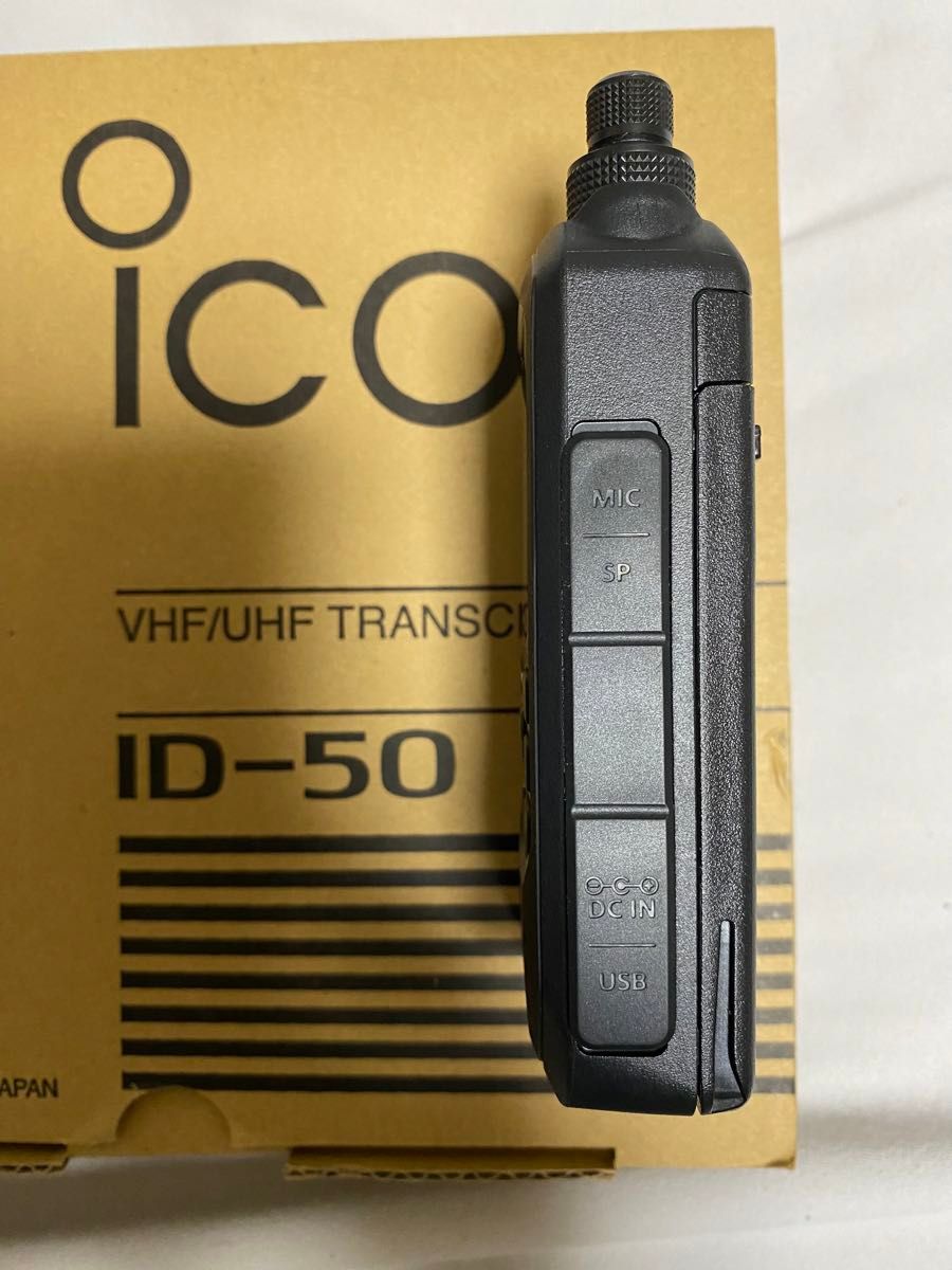 少し値下げしました ICOM ID-50 + LC-202 + HM-266LS 中古美品 少し値下げしました ICOM ID-50 + LC-202 + HM-266LS 中古美品