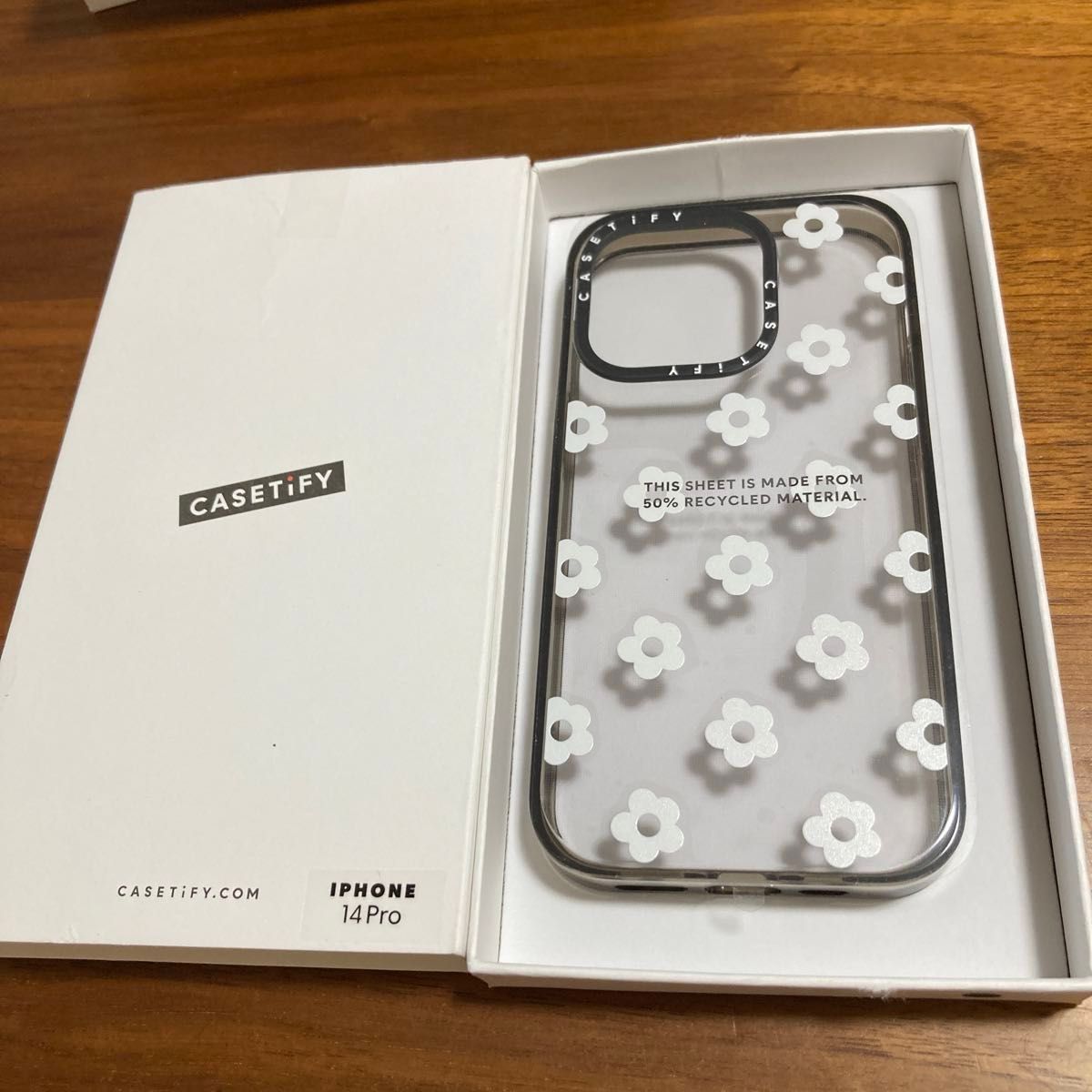 CASETiFY コンパクト iPhone 14 Pro ケース - Ditsy Daisies CASETiFY コンパクト iPhone 14 Pro ケース - Ditsy Daisies
