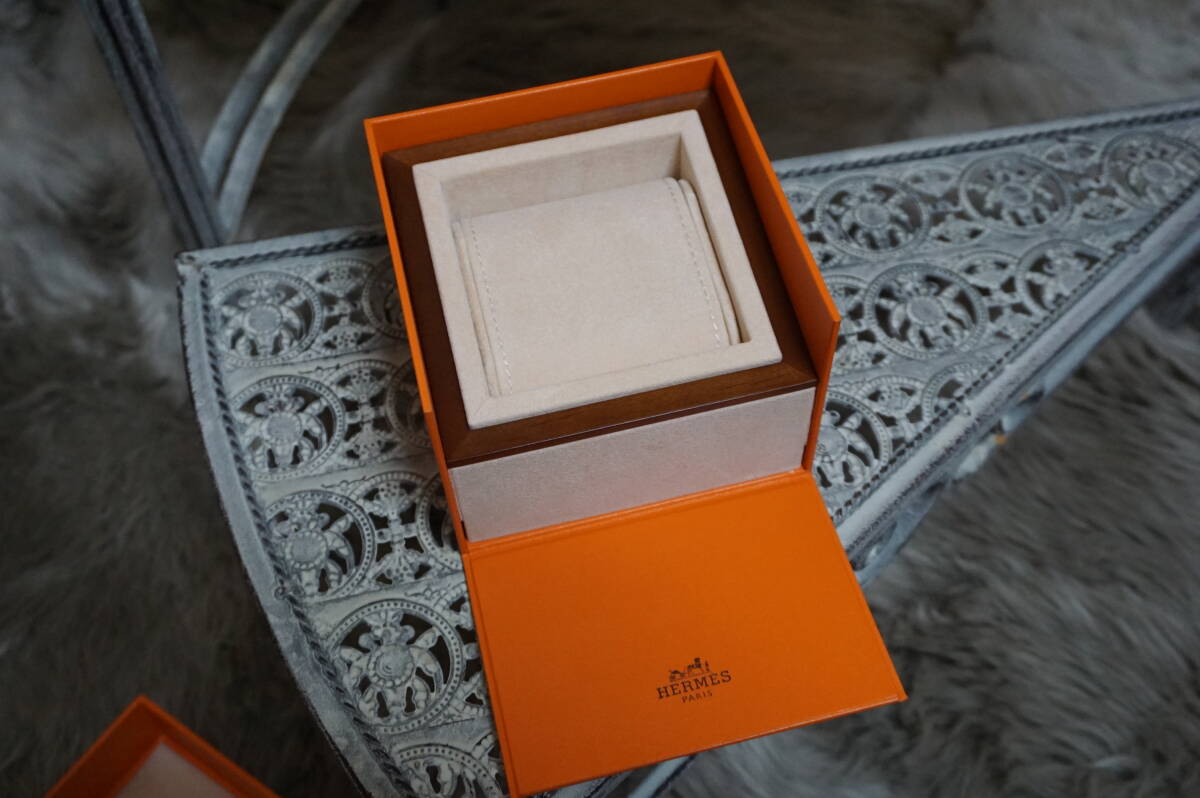 ⑥ HERMES エルメス の 13×13×9 の BOX 箱 です ”|Yahoo!フリマ ⑥ HERMES エルメス の 13×13×9 の BOX 箱 です ”|Yahoo!フリマ
