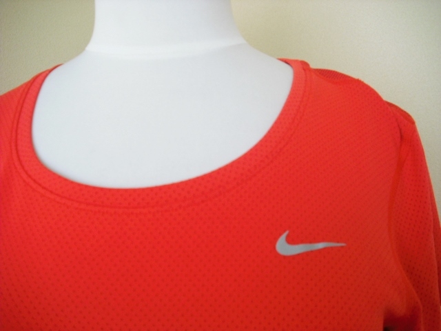 新品☆NIKE　 ナイキ　ランニング　DRI FIT 半袖Ｔシャツ　ランニングＴシャツ　Ｌ　赤系　速乾　メッシュ　定価4500