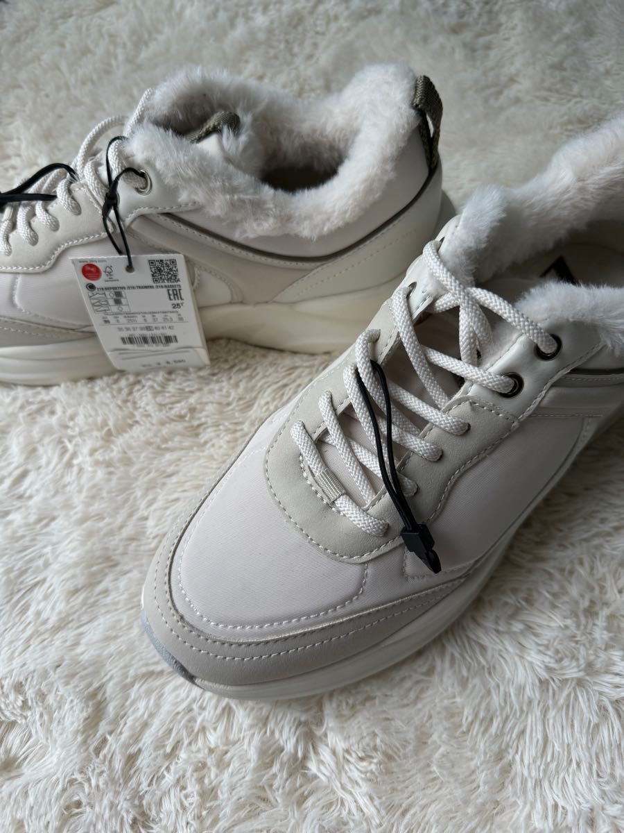 ZARA フェイクファーディテールランニングスニーカー 39サイズ ZARA フェイクファーディテールランニングスニーカー 39サイズ