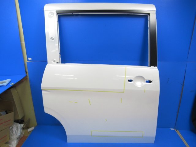【即決】 セレナ C28 純正 右 リア スライド ドア ホワイトパール 雹害 (M097663)
