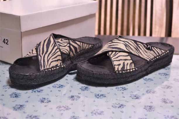 正式的 ZEBRA SANDAL ESPADRILLE ロアー roar エスパドリーユ 未使用