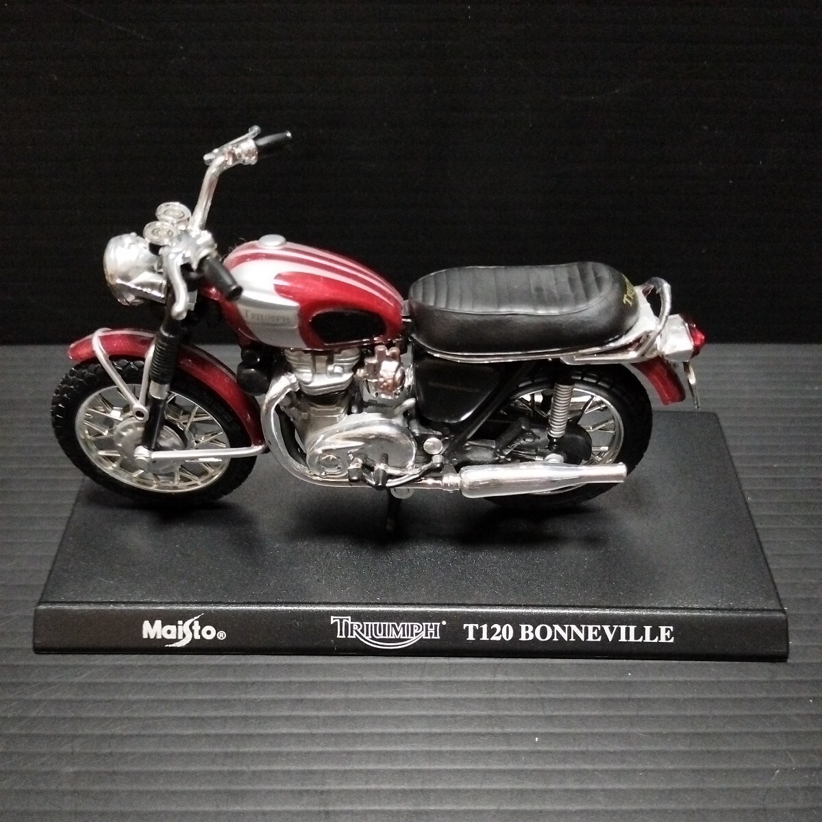 Maisto「1/18 TRIUMPH T120 BONNEVILLE」トライアンフ マイスト Maisto「1/18 TRIUMPH T120 BONNEVILLE」トライアンフ マイスト