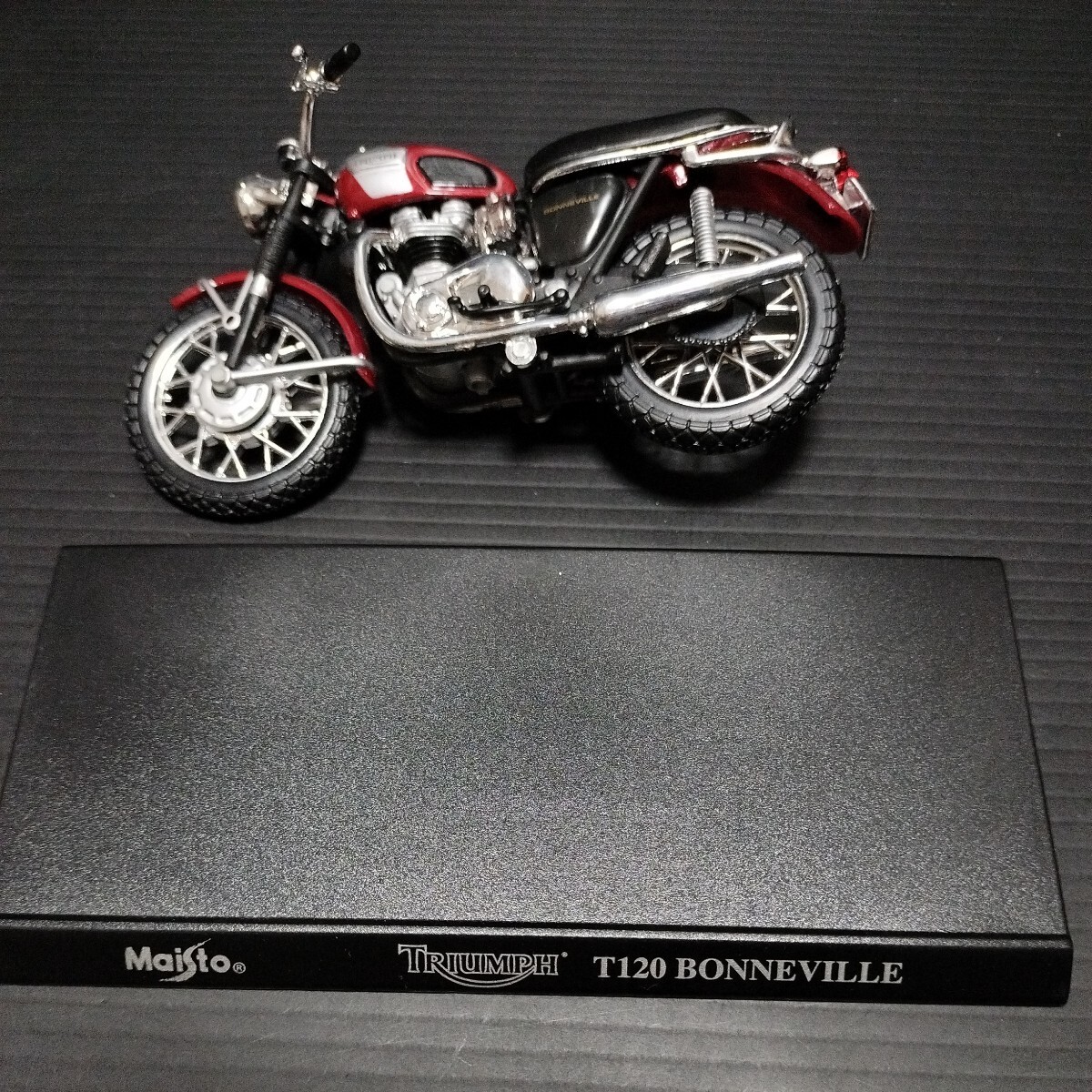 Maisto「1/18 TRIUMPH T120 BONNEVILLE」トライアンフ マイスト Maisto「1/18 TRIUMPH T120 BONNEVILLE」トライアンフ マイスト