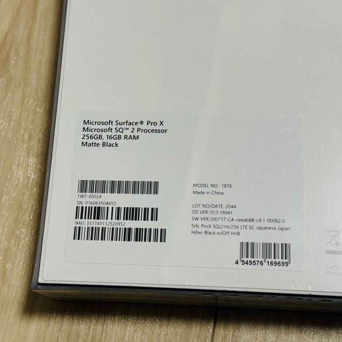 Surface Pro X ブラック [13.0型 /Windows10 Home /Microsoft SQ2 /メモリ：16GB /SSD：256GB] 1WT-00024
