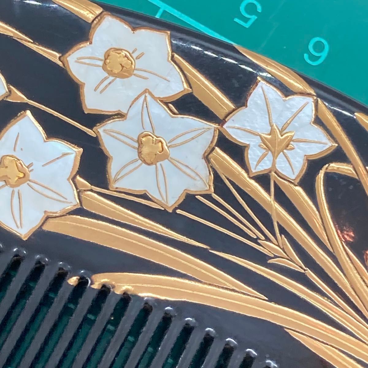 07 かづら清 本漆純金蒔絵 水仙文様 黒漆 櫛 型 かんざし 専任 07 かづら清 本漆純金蒔絵 水仙文様 黒漆 櫛 型 かんざし 専任