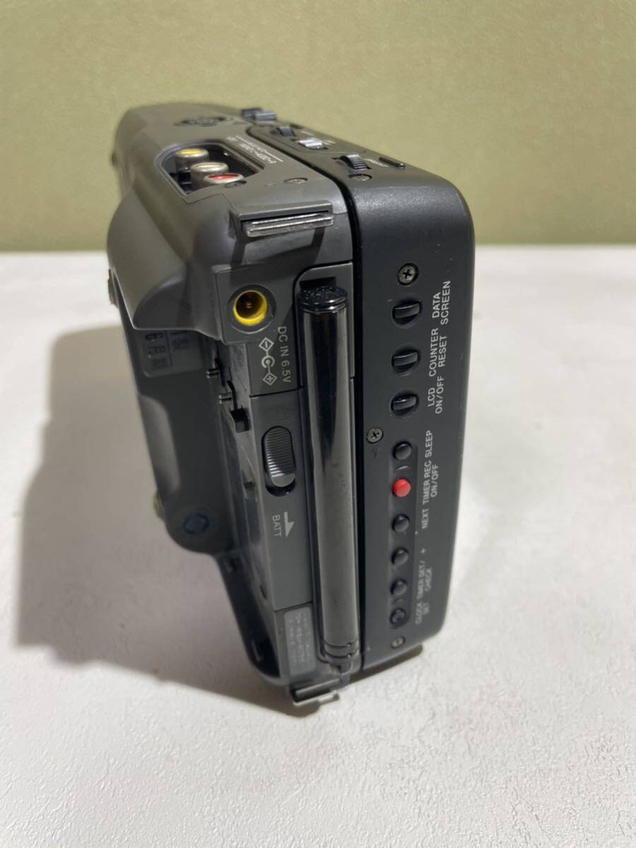Yahoo!オークション - SONY Portable Video8 Walkman GV-300 Yahoo!オークション - SONY Portable Video8 Walkman GV-300