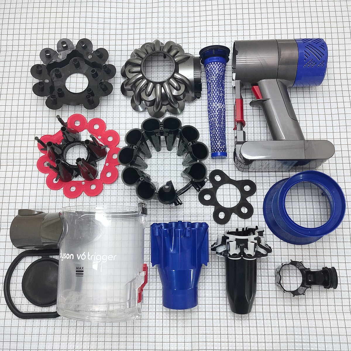 ダイソン コードレス掃除機 V6 Trigger 本体+充電器+ミニ ダイソン コードレス掃除機 V6 Trigger 本体+充電器+ミニ