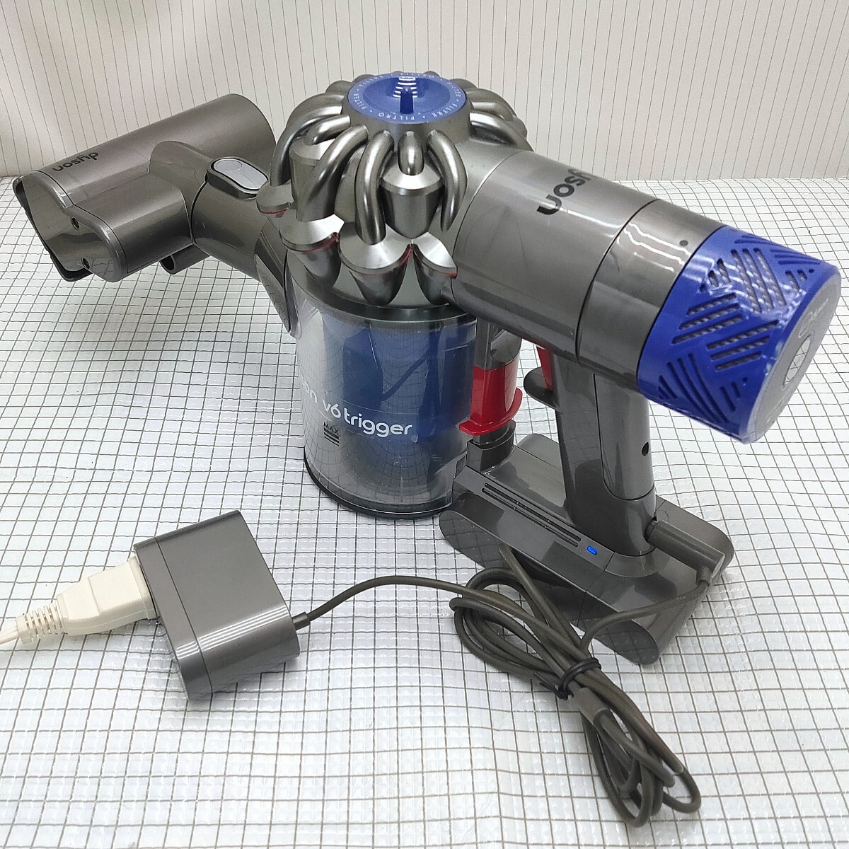 ダイソン コードレス掃除機 V6 Trigger 本体+充電器+ミニ ダイソン コードレス掃除機 V6 Trigger 本体+充電器+ミニ