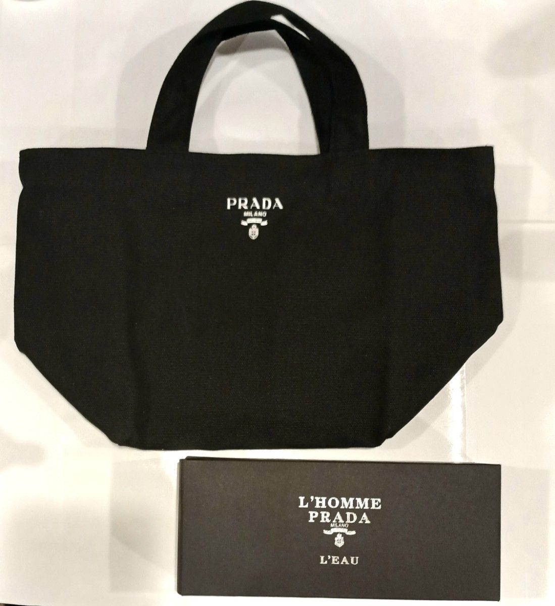 新品 プラダ バッグ トートバッグ 箱付き PRADA ロゴ キャンバス 新品 プラダ バッグ トートバッグ 箱付き PRADA ロゴ キャンバス