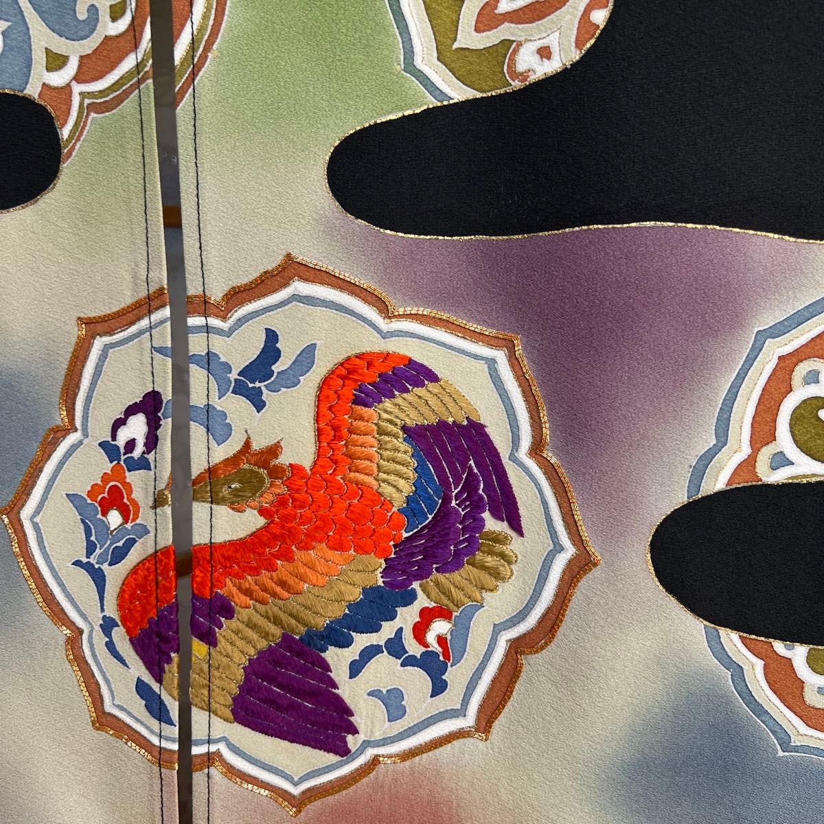 黒留袖 正絹着物 刺繍 、リメイク暖簾~暖簾ー1点物作品~絹!(黒 黒留袖 正絹着物 刺繍 、リメイク暖簾~暖簾ー1点物作品~絹!(黒
