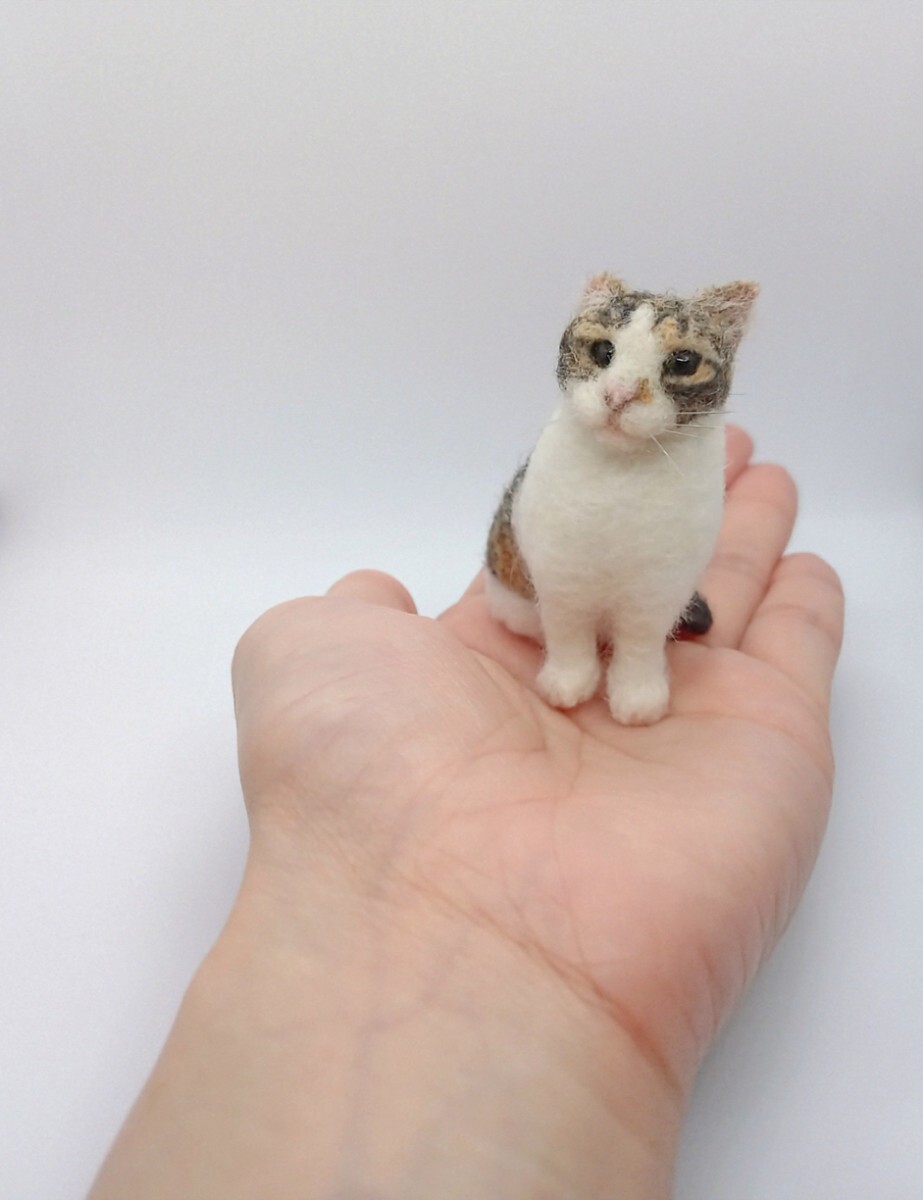 羊毛フェルト猫「K」 ミニチュアサイズ 羊毛フェルト 猫 ミニ