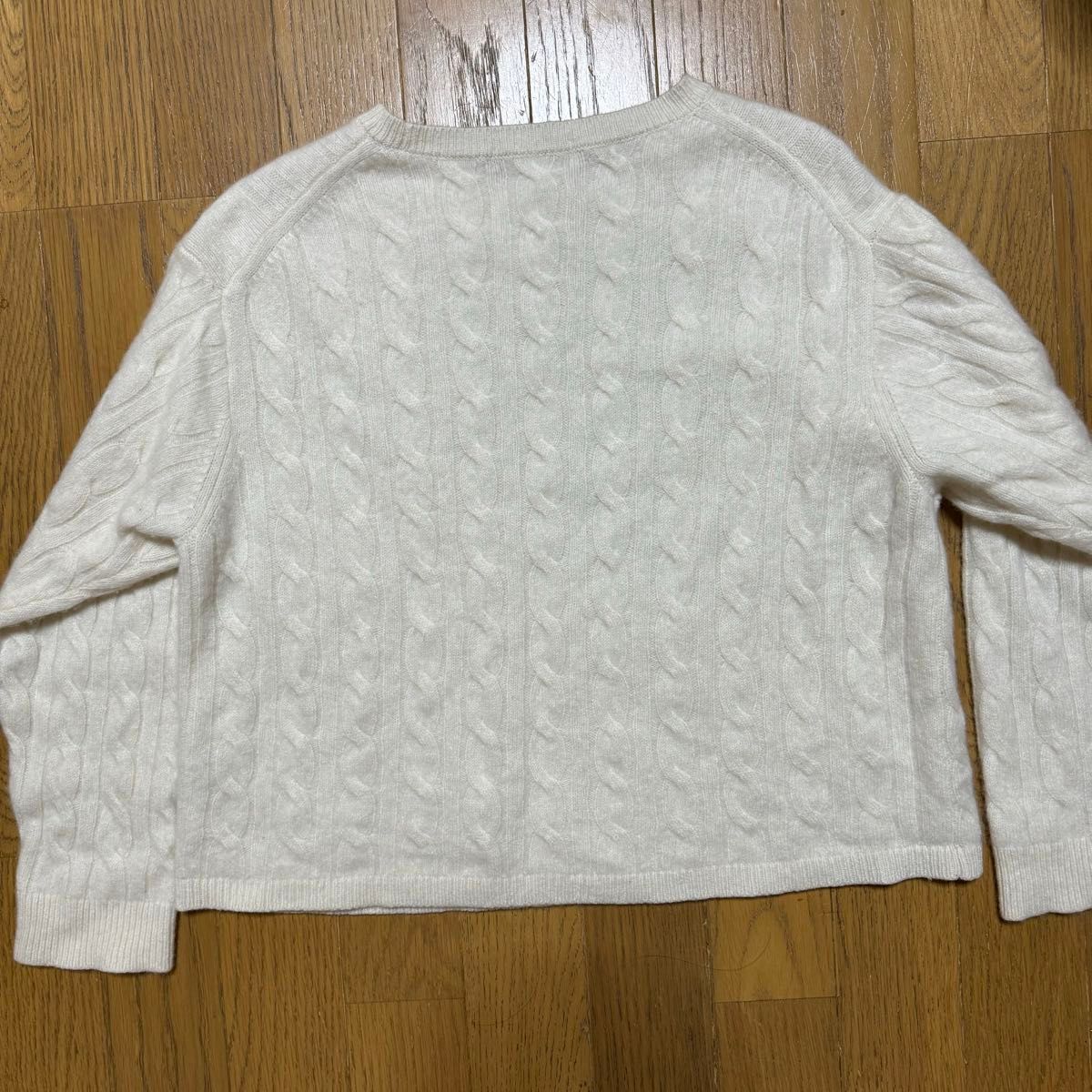 UNIQLO C】カシミヤケーブルクルーネックショートセーター 長袖 UNIQLO C】カシミヤケーブルクルーネックショートセーター 長袖