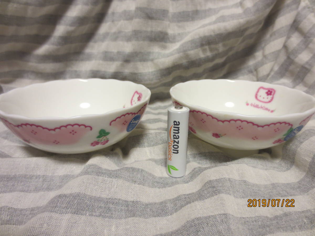 サンリオ ハローキティ 茶碗 ラズベリー柄 陶器製 1997製 2枚セット_画像1